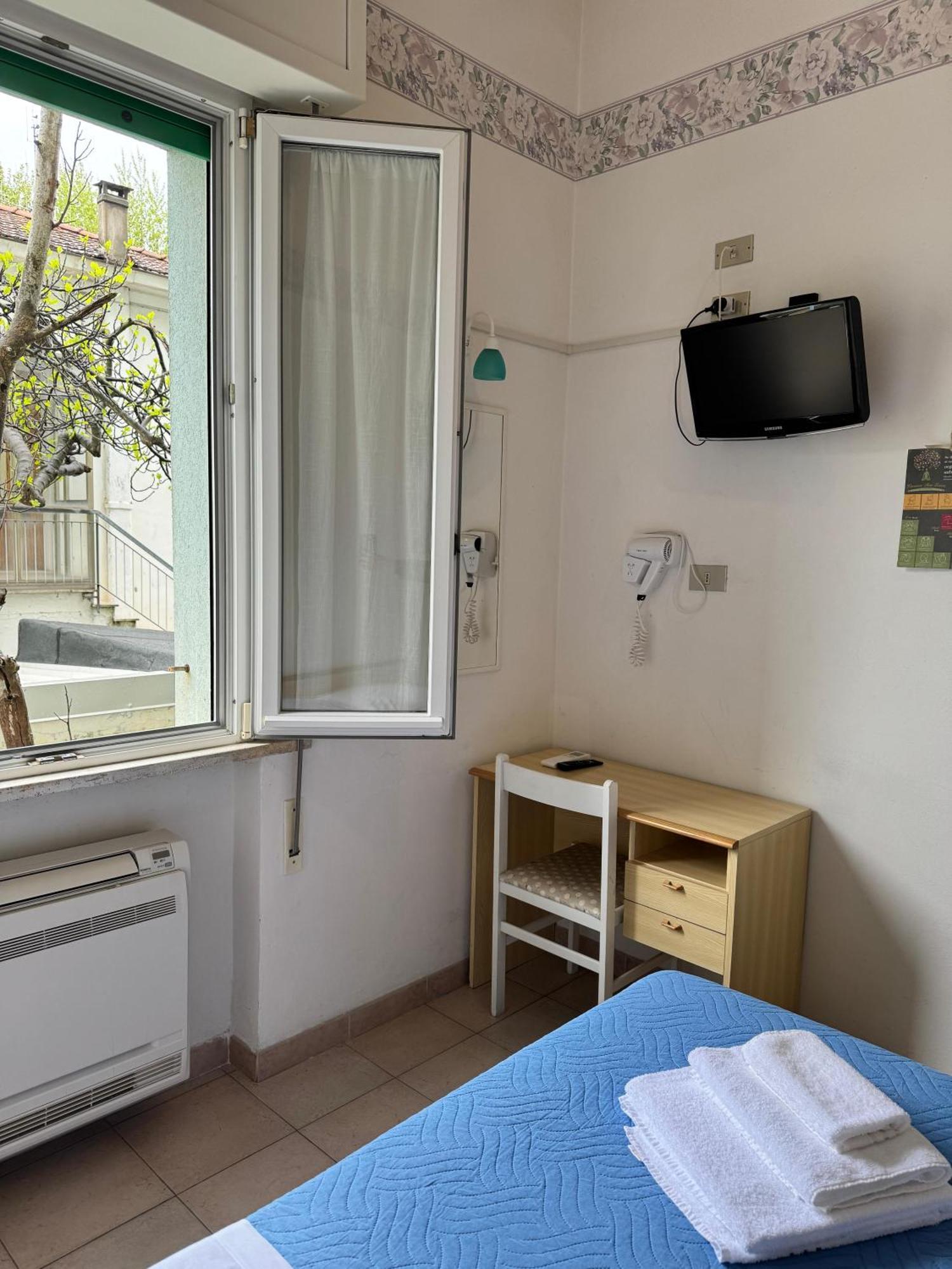 Hotel Urania Nuova Gestione Rimini Exterior foto