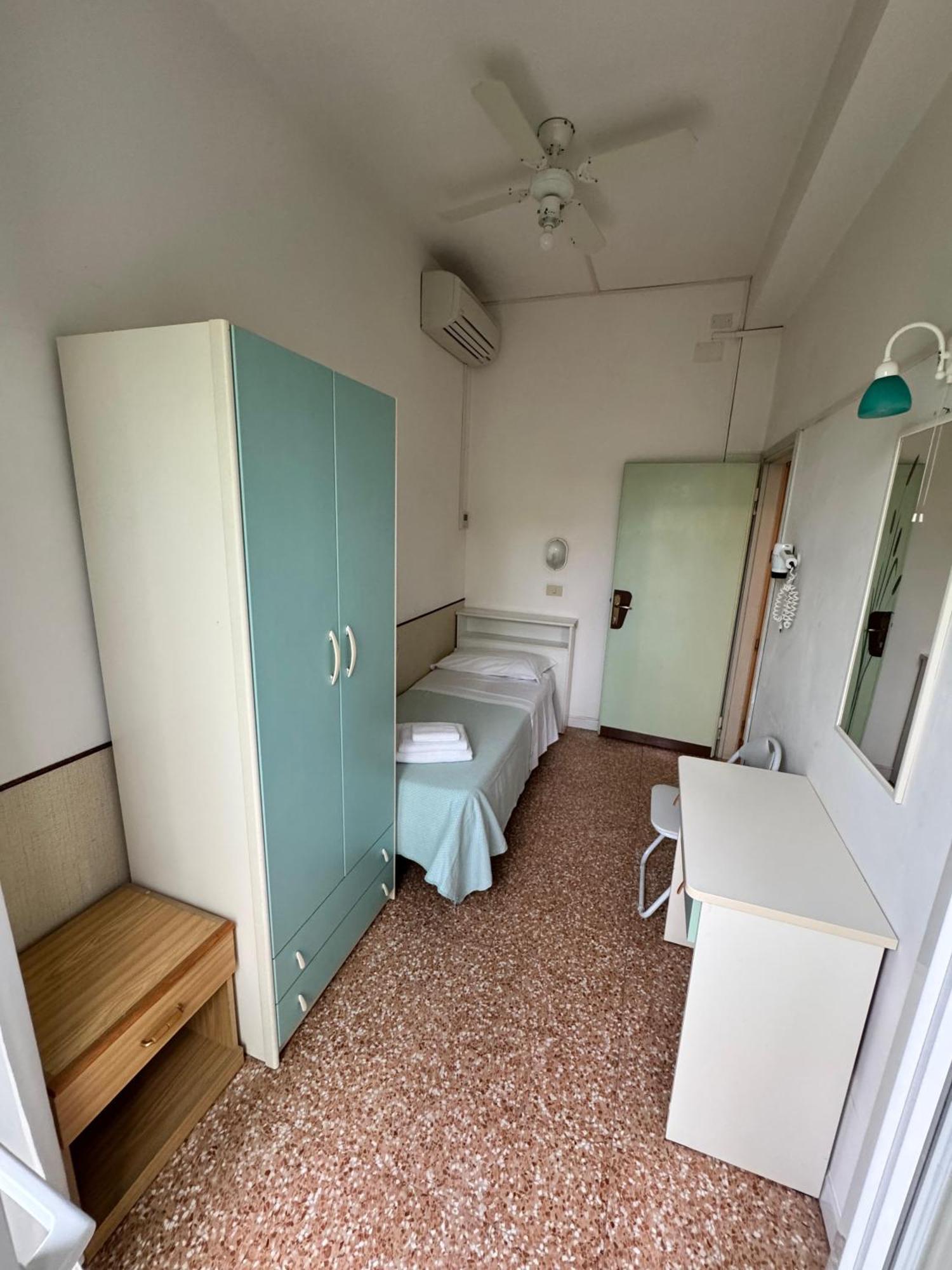 Hotel Urania Nuova Gestione Rimini Exterior foto