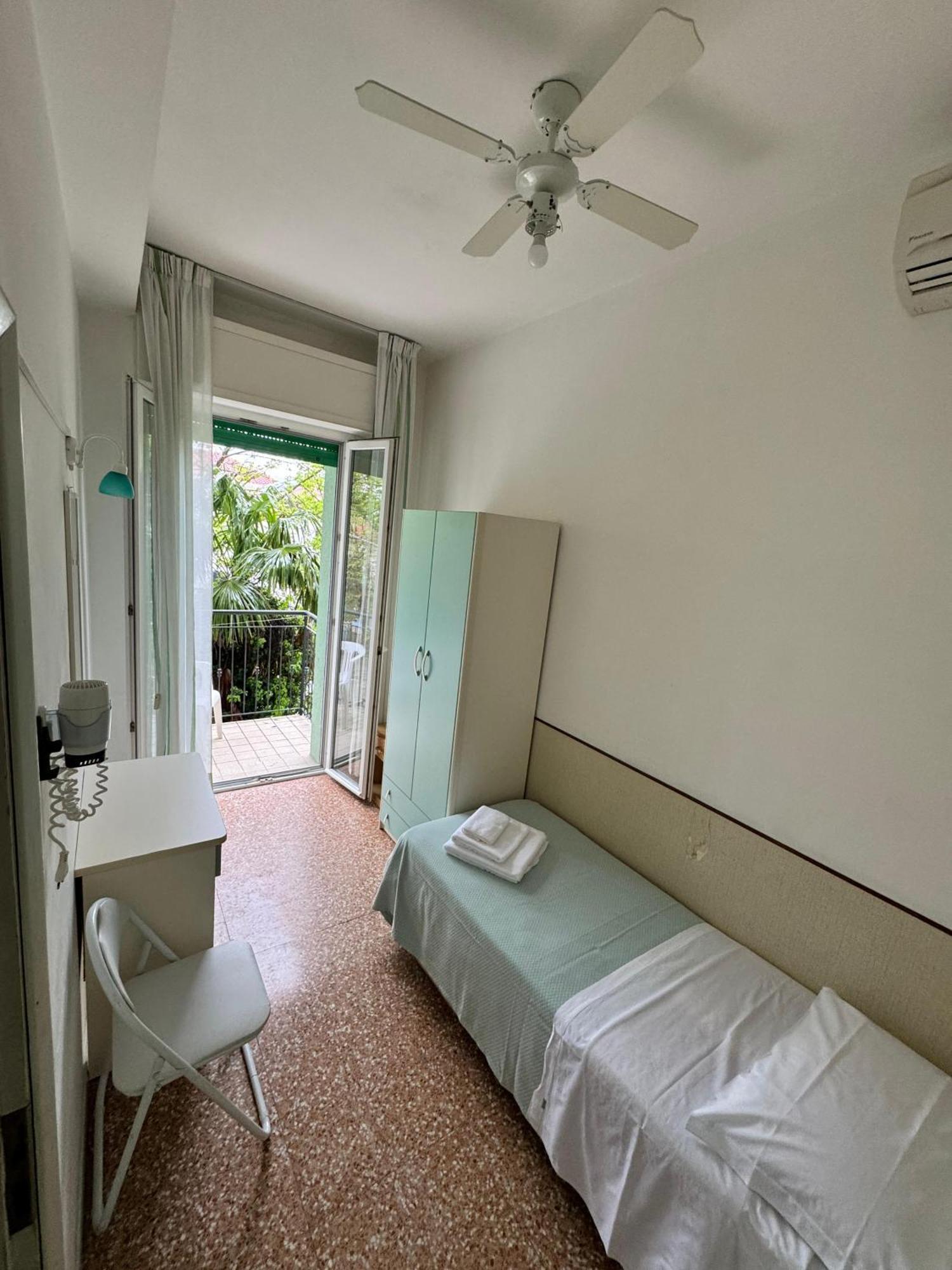 Hotel Urania Nuova Gestione Rimini Exterior foto